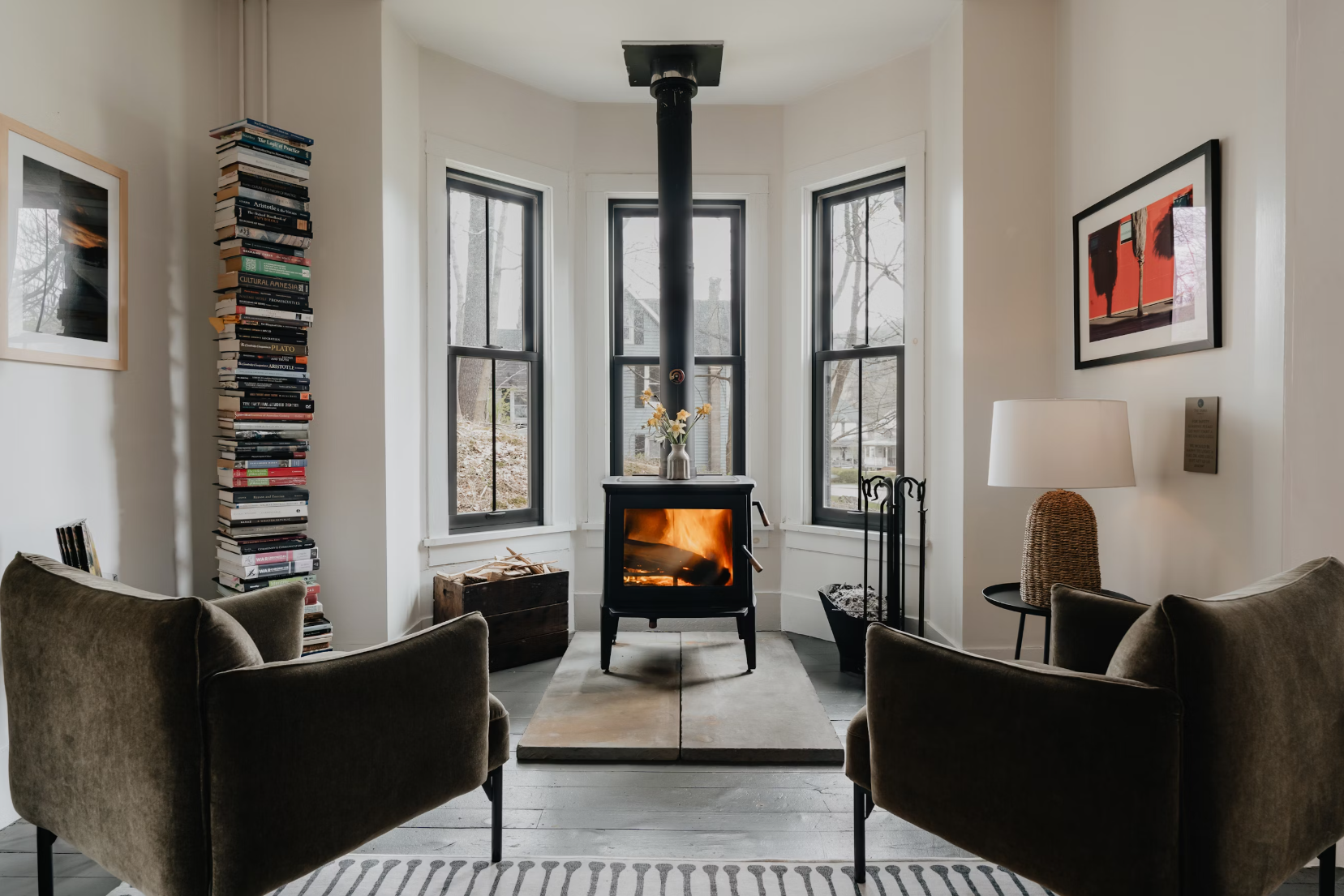 10 Must-Have Items for a Stylish Living Room